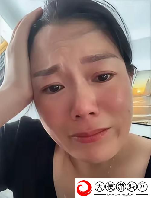 兰姨捂着嘴巴怕发出声音吵到