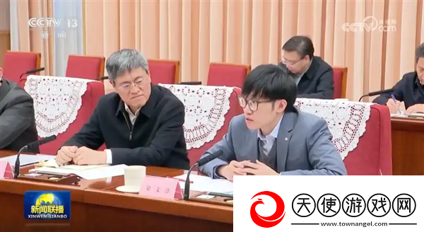 DeepSeek梁文锋实习往事曝光！浙大校友高薪特聘